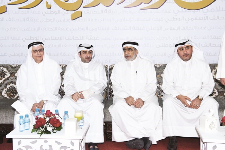 ياسر ابل يقدم التهاني 
