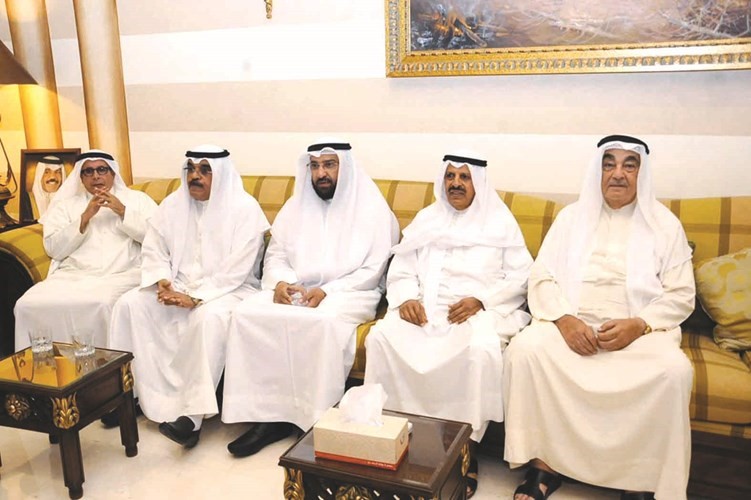 دعلي العمير مع المهنئين﻿