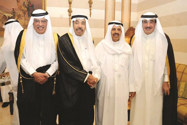 عبدالعزيز البابطين وسعود البابطين يهنئان﻿