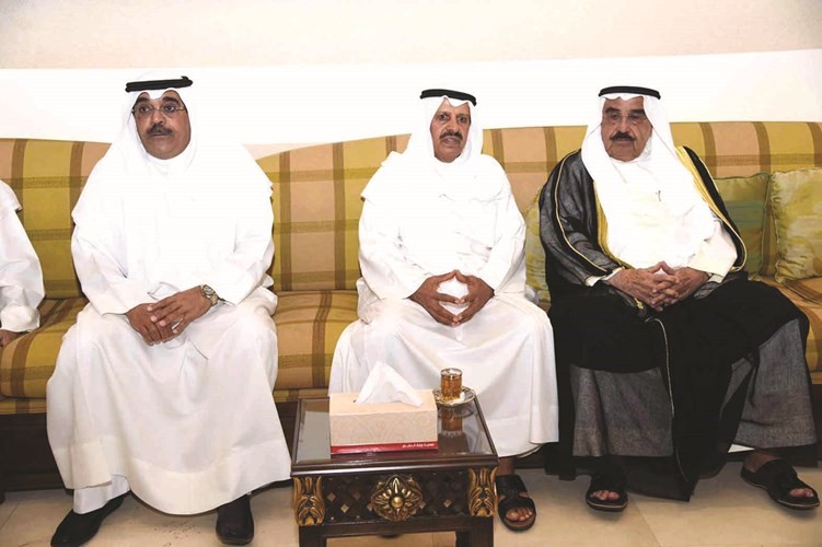 الشيخ فيصل السعود يهنئ الشيخ دعيج الخليفة والشيخ فيصل الخليفة﻿