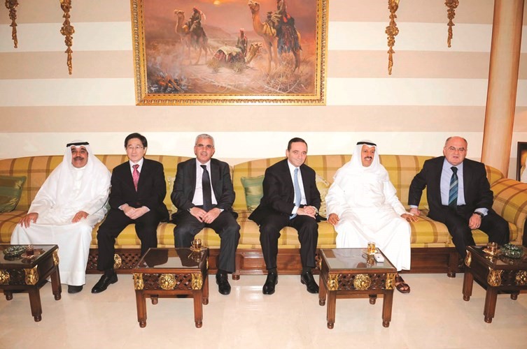 السفير اللبناني دخضر حلوي والسفير الاردني محمد الكايد والسفير الفلسطيني رامي طهبوب يهنئون﻿