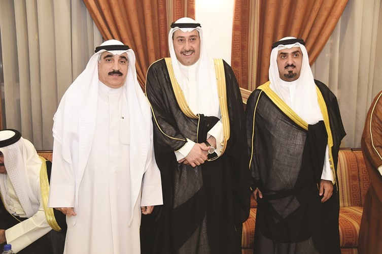 يوسف مصطفى مقدما التهاني﻿