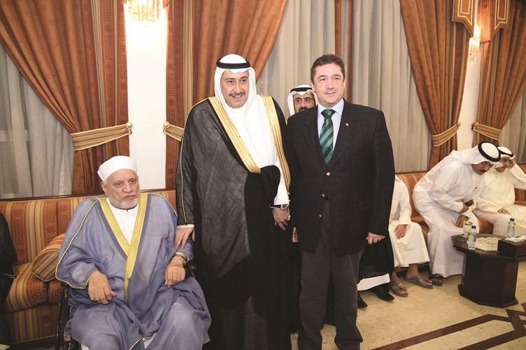 السفير التركي مراد تامير وداحمد عمر هاشم يباركان﻿