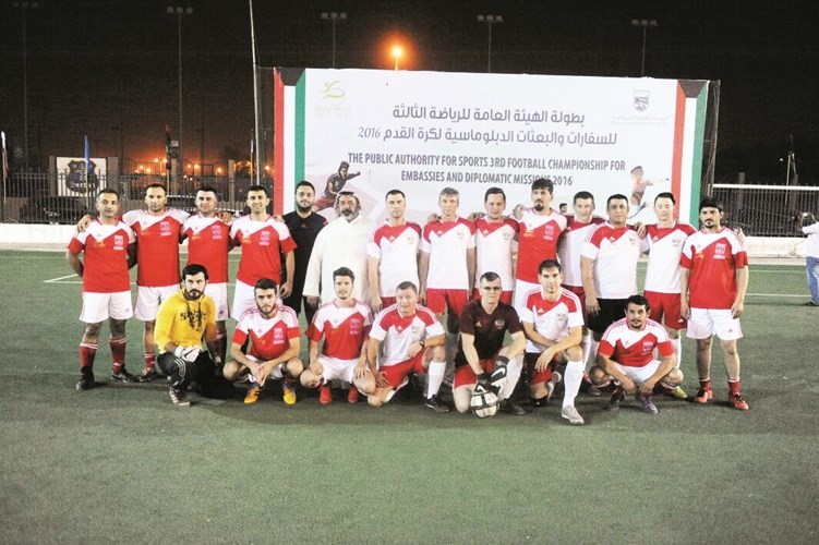 فريق السفراء قبل بدء المواجهات ﻿