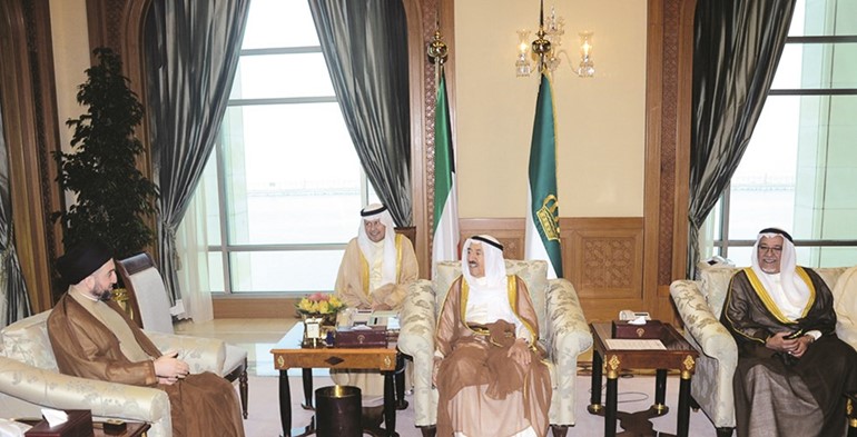 صاحب السمو الامير مستقبلا السيد عمار الحكيم ويبدو الشيخ علي الجراح والسفير احمد فهد الفهد