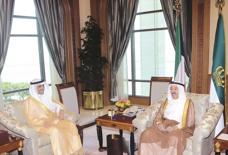 صاحب السمو الامير الشيخ صباح الاحمد مستقبلا مرزوق الغانم