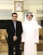  السفير علي منصور سفاع خلال لقائه الشيخ عزام الصباح 