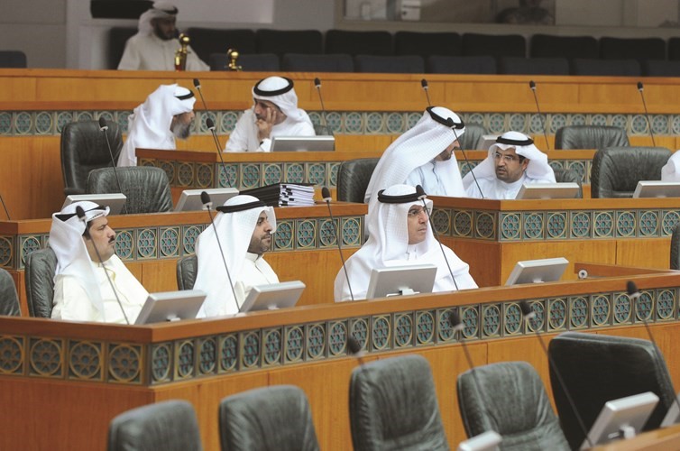 ماضي الهاجري ومحمد الجبري وعبدالله العدواني وسيف العازمي وحمدان العازمي 