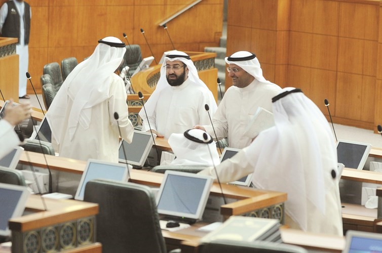 د علي العبيدي ود علي العمير خلال الجلسة