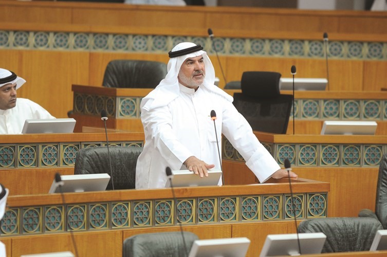 صالح عاشور متحدثا 