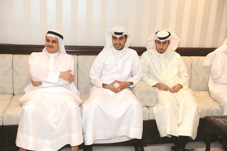 اياد الخرافي مع المهنئين﻿