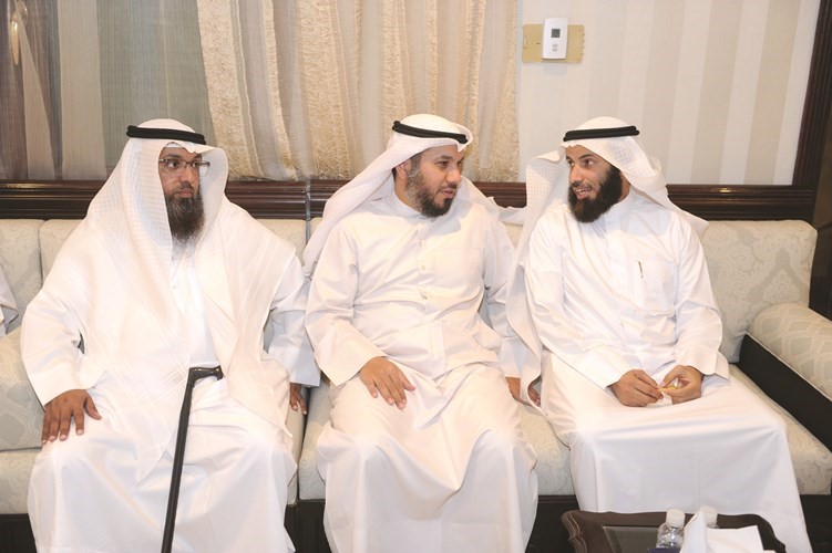 نايف العجمي مع المهنئين