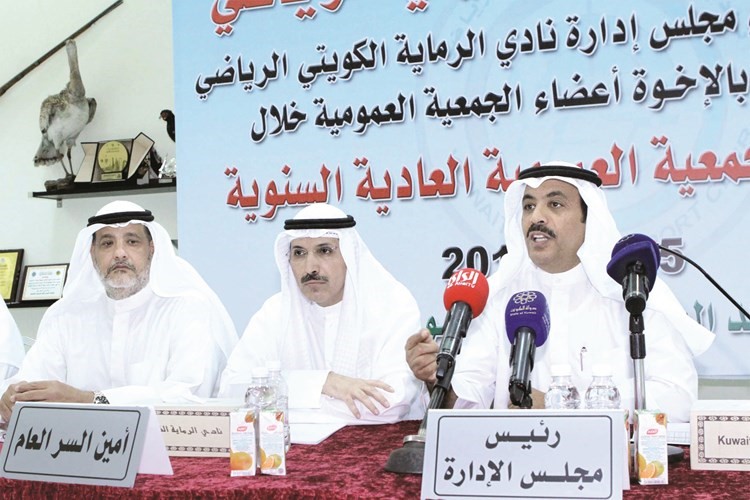 مدعيج العتيبي يفتتح اجتماع الجمعية العمومية العادية وبجانبه امين السر﻿