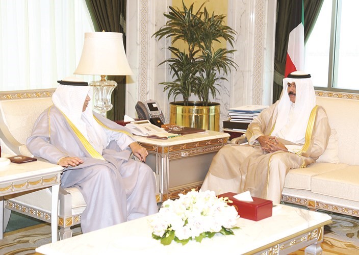 سمو ولي العهد الشيخ نواف الاحمد مستقبلا الشيخ خالد الجراح