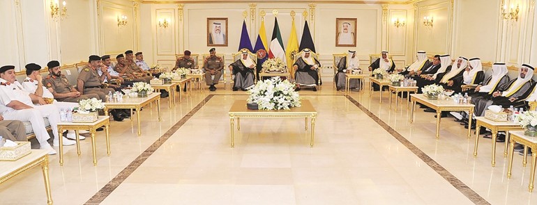 جانب من زيارة سمو رئيس مجلس الوزراء الشيخ جابر المبارك لنادي ضباط الجيش﻿
