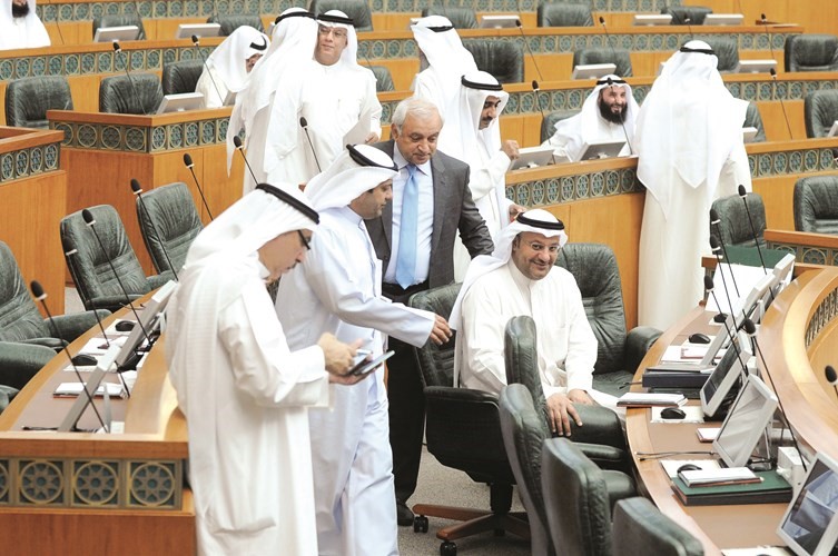 دعلي العبيدي ودبدر العيسى خلال الجلسة﻿