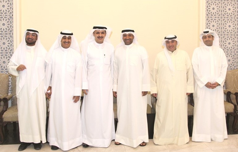 مجلس الادارة في استقبال المهنئين﻿