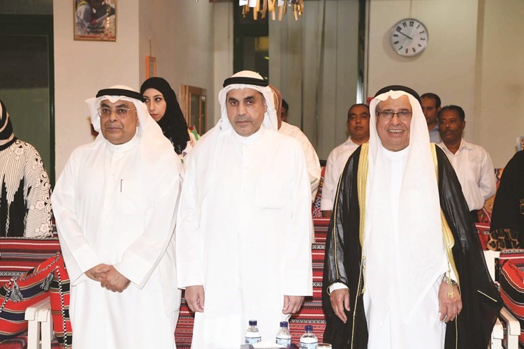 2-د عبدالله الطريجي متوسطا ابراهيم البغلي وفيصل المقصيد محمد هاشم﻿