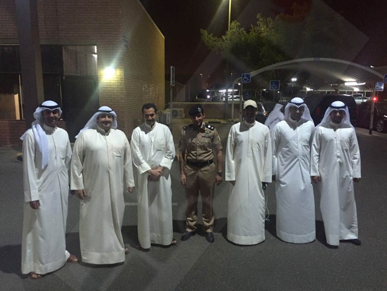 من اليمينالرائد براك عصام العمر المقدم محمد راشد الصبر المقدم دكتور احمد السلطان المقدم حمد عصام العمر المقدم مساعد ثابت المهنا العميد متقاعد بدر الدويسان الرائد خالد انور الياسين