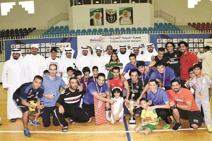الابطال بعد التتويج 