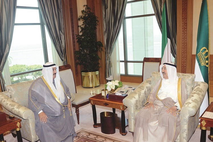 صاحب السمو الامير الشيخ صباح الاحمد مستقبلا سمو الشيخ ناصر المحمد﻿