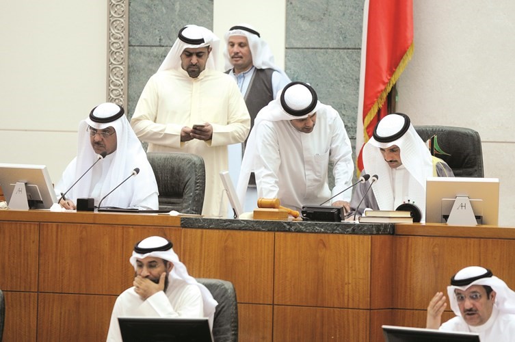 الرئيس الغانم وفيصل الكندري وراكان النصف ومبارك الخرينج 	هاني الشمري﻿