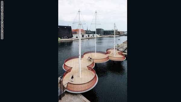 جسر سيركلبروين لـ Olafur Eliasson ما من طريقة افضل لرؤية هذا الجسر سوى بالنظر اليه من الاعلى، حيث يبدو انه قسم المعبر المائي الى بركة داخل بركة ويقع الجسر في مدينة غارزون في الاوروغواي