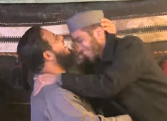 بالفيديو.. لحظة سقوط الدكتور محمد العوضي على الهواء في برنامج "سواعد الإخاء"‎