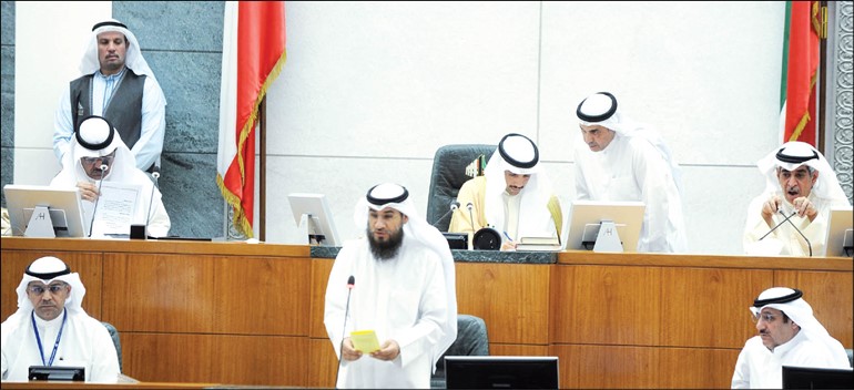 رئيس مجلس الامة مرزوق الغانم ونائبه مبارك الخرينج وامين السر معادل الخرافي ودعبدالله الطريجي على المنصة وتبدو الامانة العامة