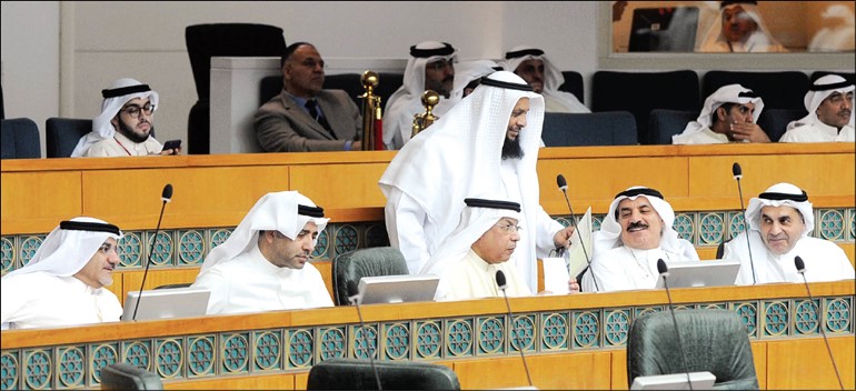 الشيخ خالد الجراح متوسطا دعبدالله الطريجي وعبدالله المعيوف وحمود الحمدان ودعودة الرويعي ودخليل عبدالله