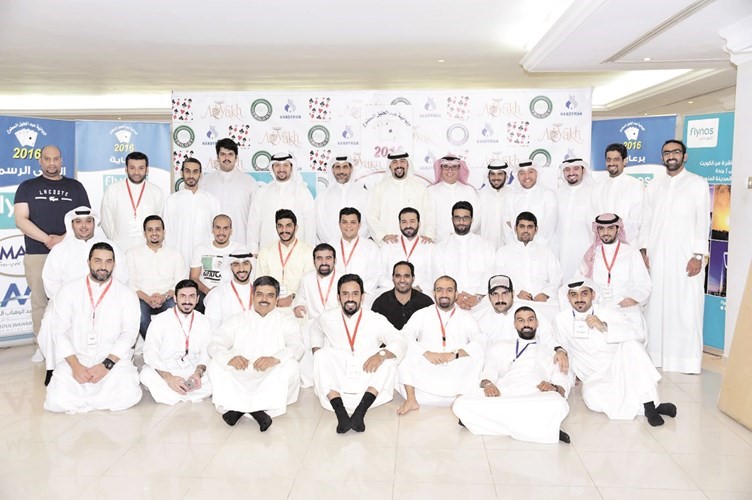 عبد الجليل المطوع متوسطا الفرق المشاركة ﻿