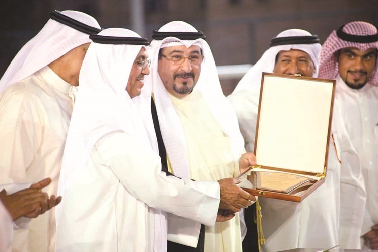 تكريم مدير عام مجلس ادارة بنك الاهلي فوزي الثنيان بحضور عميد عائلة الشرهان محمد الشرهان والعميد ناصر الراشد﻿