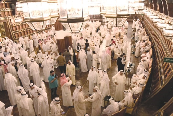 جمع غفير من المواطنين ﻿