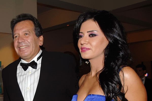 22 فنانة تزوجن 12 رجلًا: فنانة انفصلت عن زوجها فتزوجته زميلتها