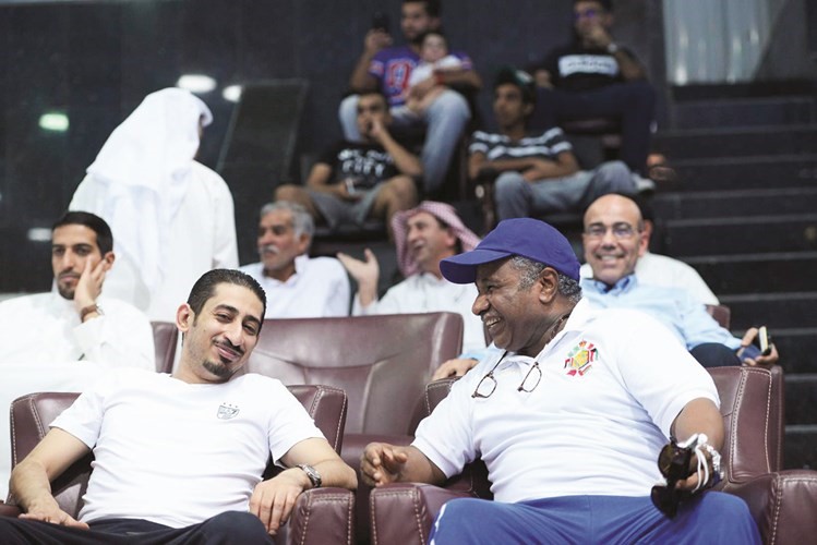 نجم الازرق الذهبي سعد الحوطي حاضرا في المباريات ﻿