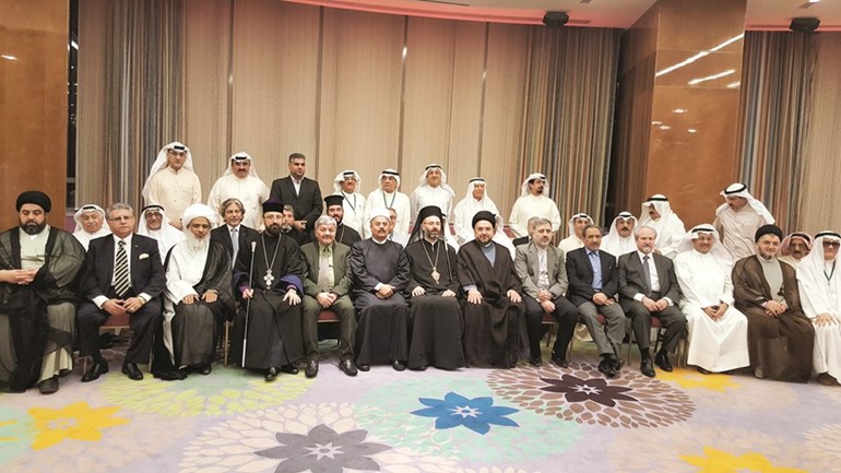 دابراهيم بحر العلوم متوسطا الحضور خلال حفل الافطار الجماعي في السفارة العراقية ﻿