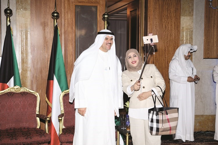 سيلفي مع الشيخ سلمان الحمود