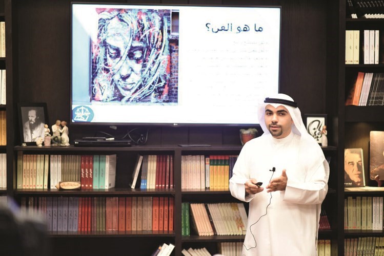 المحامي علي العريان خلال الندوة ﻿