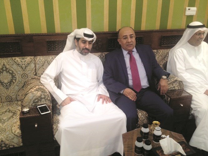 علي الخميس وخليفة الخرافي يهنئان ﻿
