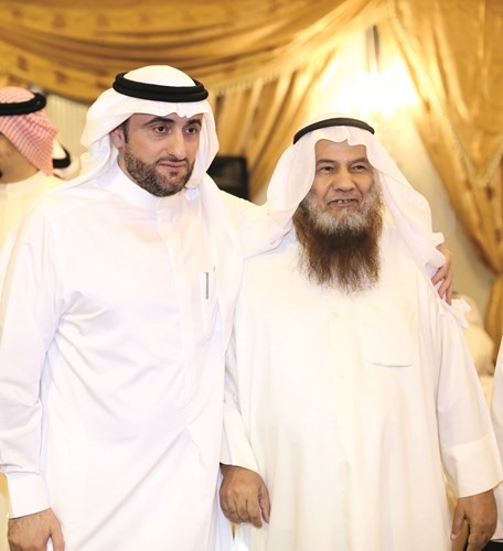 الشيخ مالك الحمود ورئيس لجنة زكاة الفحيحيل الشيخ عبدالله فايز الدبوس﻿