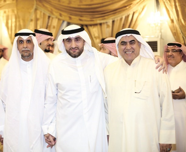 مع بعض المهنئين ﻿