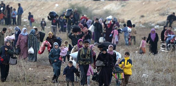 نداءات استغاثة لإنقاذ آلاف اللاجئين السوريين عالقين في الصحراء بلا ماء ولا غذاء