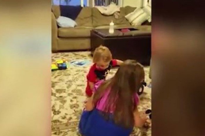 بالفيديو.. غادر المنزل لسبع دقائق وحين عاد كانت الكارثة!