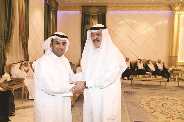 يوسف الجاسم مباركا للحجرف بالشهر الفضيل﻿