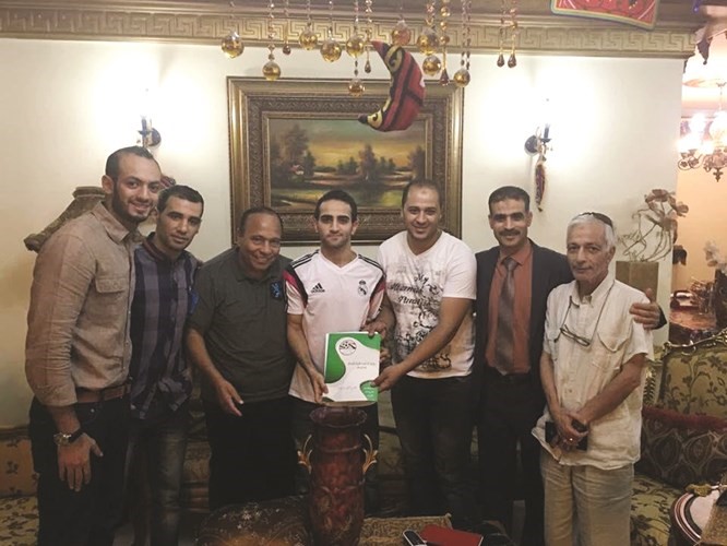 عمرو عبدالفتاح متوسطا ممثلي ادارة الاسماعيلي المصري﻿