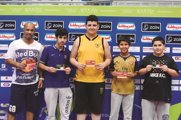 الفائزون بالجوائز 