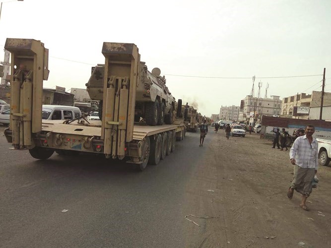 وصول دفعات جديدة من العربات والمدرعات العسكرية للجيش الوطني في مارب قادمة من السعودية