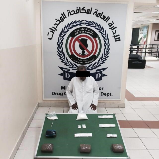 القبض على مواطن يعمل لحساب بدون مسجون  بحوزته مخدرات ب120 الف دينار