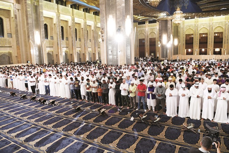 المصلون احيوا الليلة الـ21 من العشر الاواخرمحمد هاشم﻿