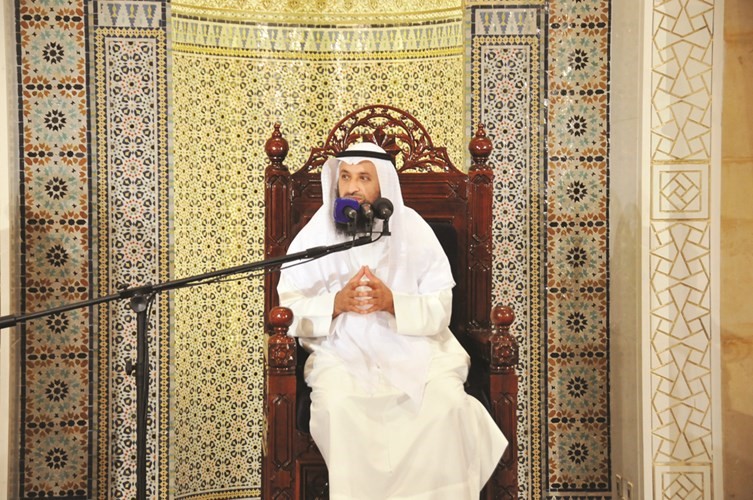 الامام والخطيب خالد شجاع خلال القائه الخاطرة الايمانية ﻿